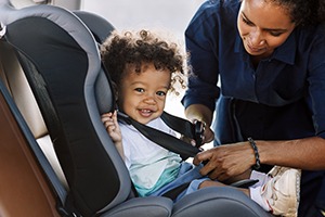 child-in-car-seat-smiling